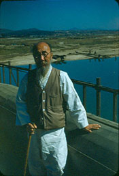 A man poses on the Han River Bridge