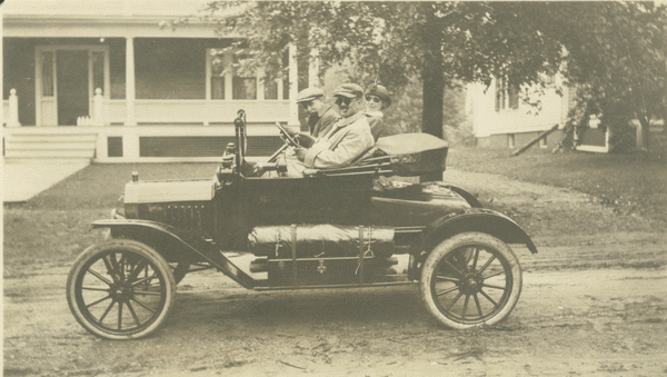 Curry Hicks, Charles Mores, and Adeline Hicks in a car, 1915